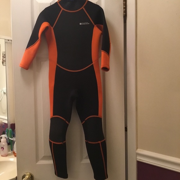 Mountain Wharehouse Full Wetsuit.  Size 5-6 Years - Picture 1 of 3